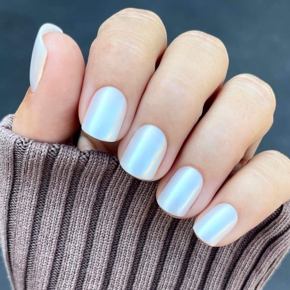 Berkley’s Brevé - Red Aspen Nail Dashes - Picture 1 of 3